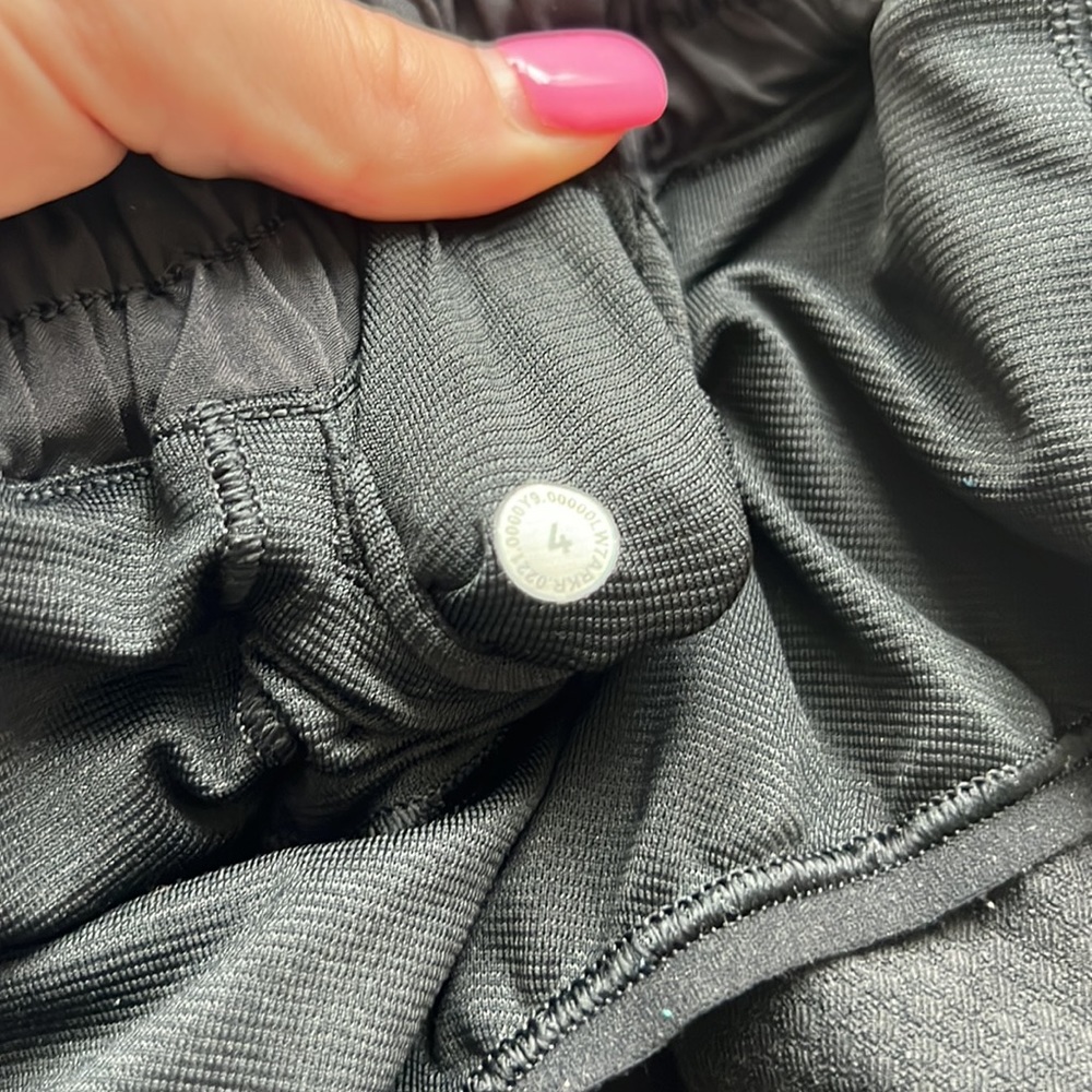 PERFECT CONDITION hotty hot lululemon shorts - Picture 5 of 7